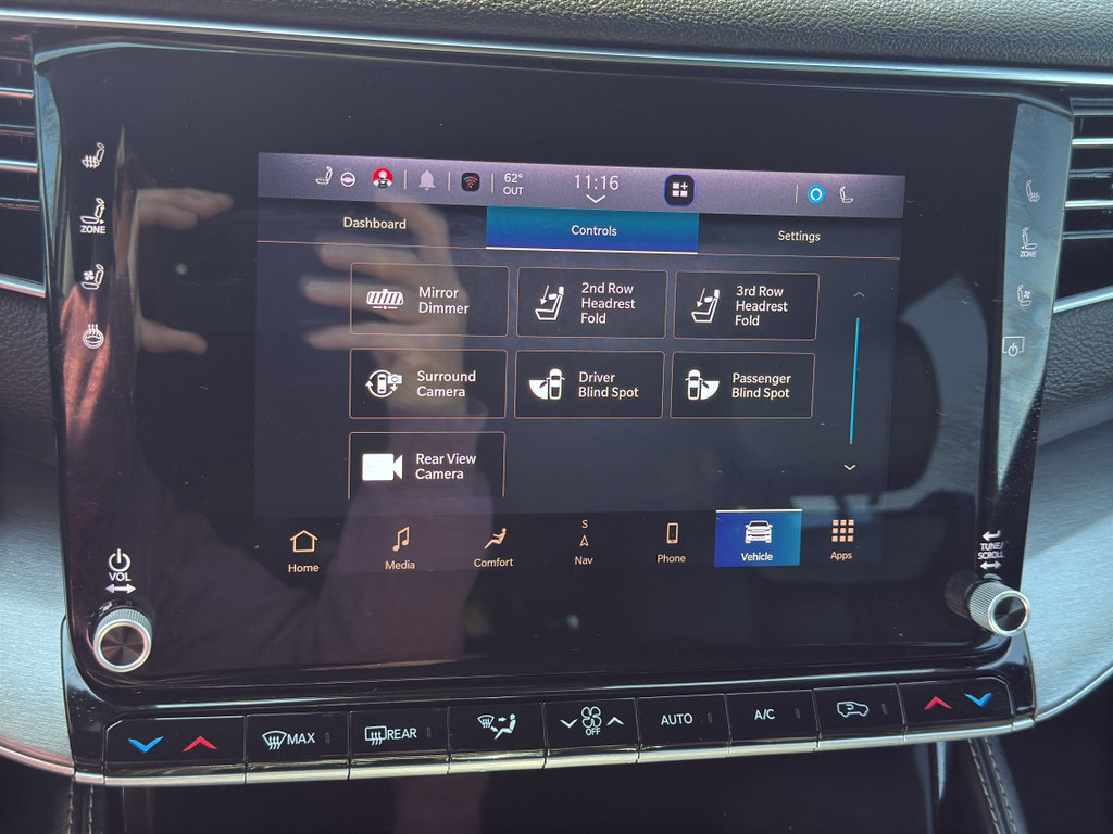 Used 2025 Jeep Wagoneer L Series II w/ Convenience Group I AWD/4WD image 16