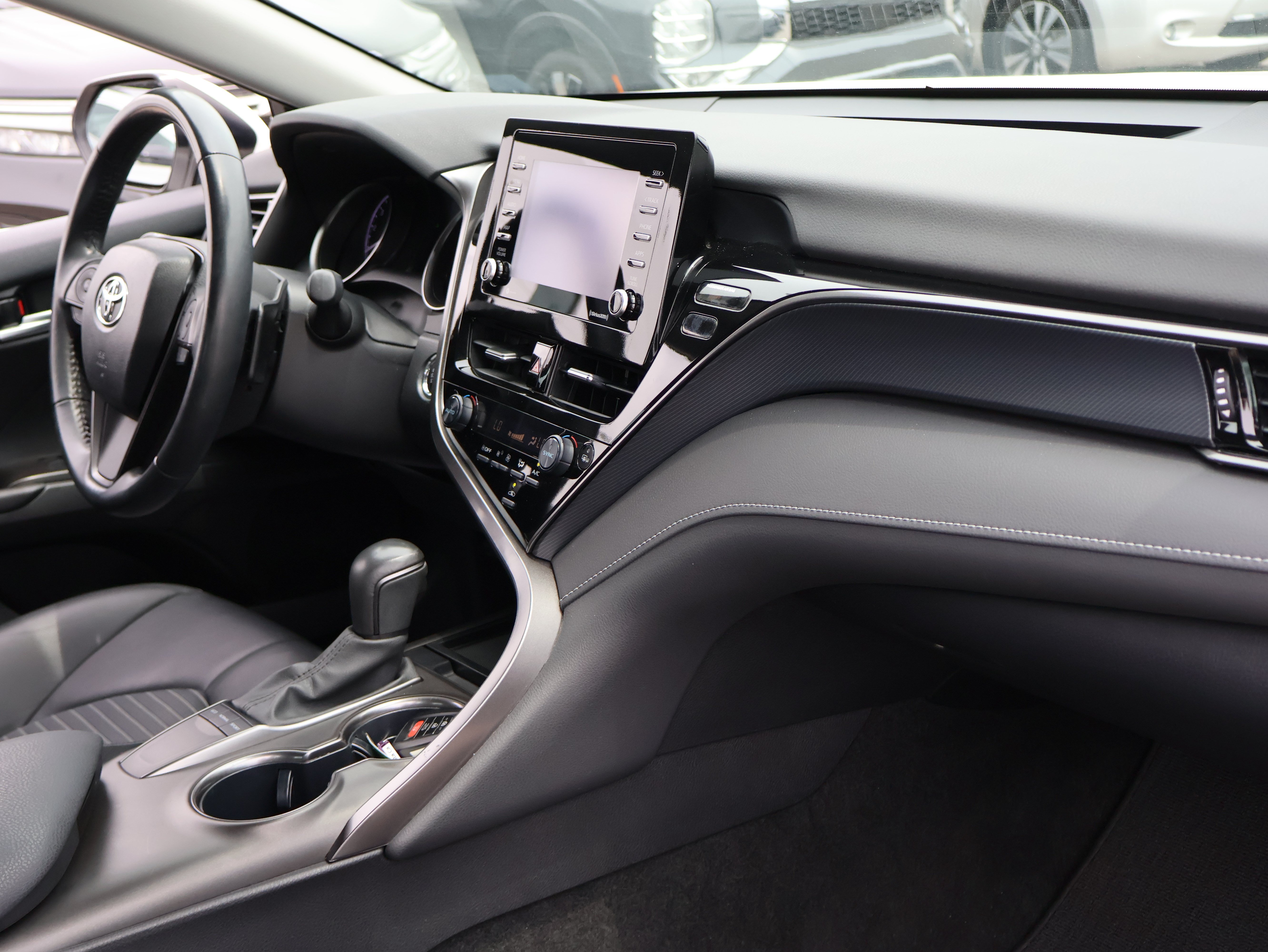 Used 2024 Toyota Camry SE w/ Convenience Package FWD image 10