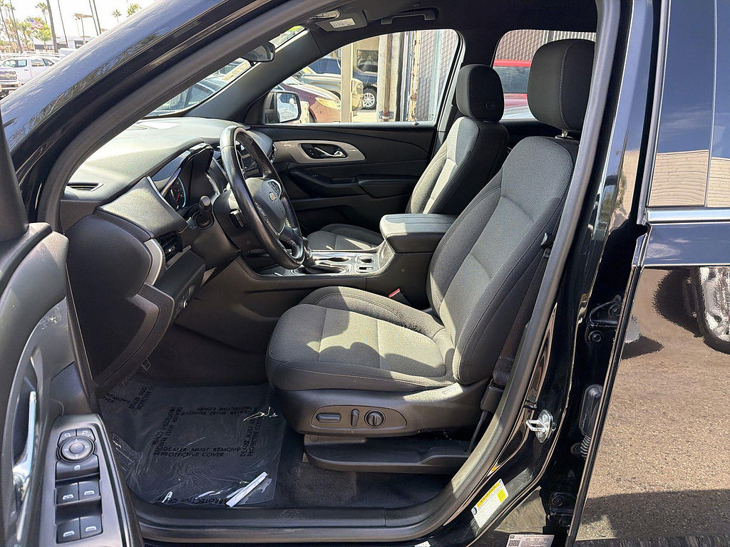 Used 2022 Chevrolet Traverse LT FWD image 17