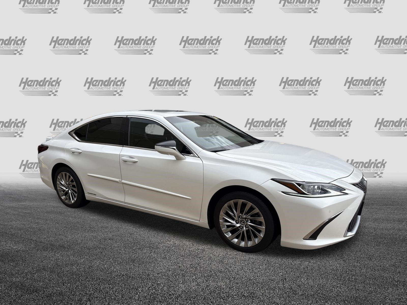 Certified 2022 Lexus ES 300h w/ Accessory Package FWD image 2