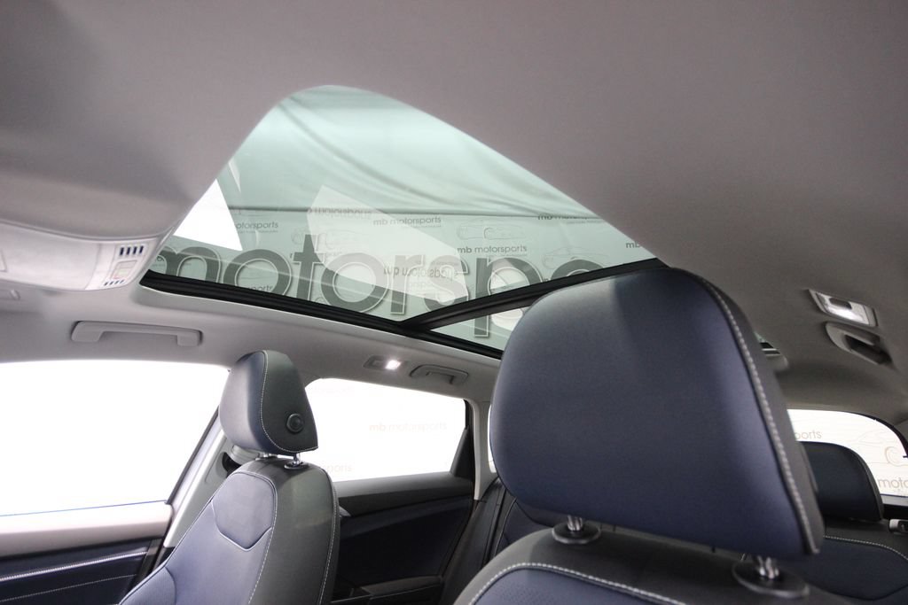 Used 2025 Volkswagen Taos SEL AWD/4WD image 28