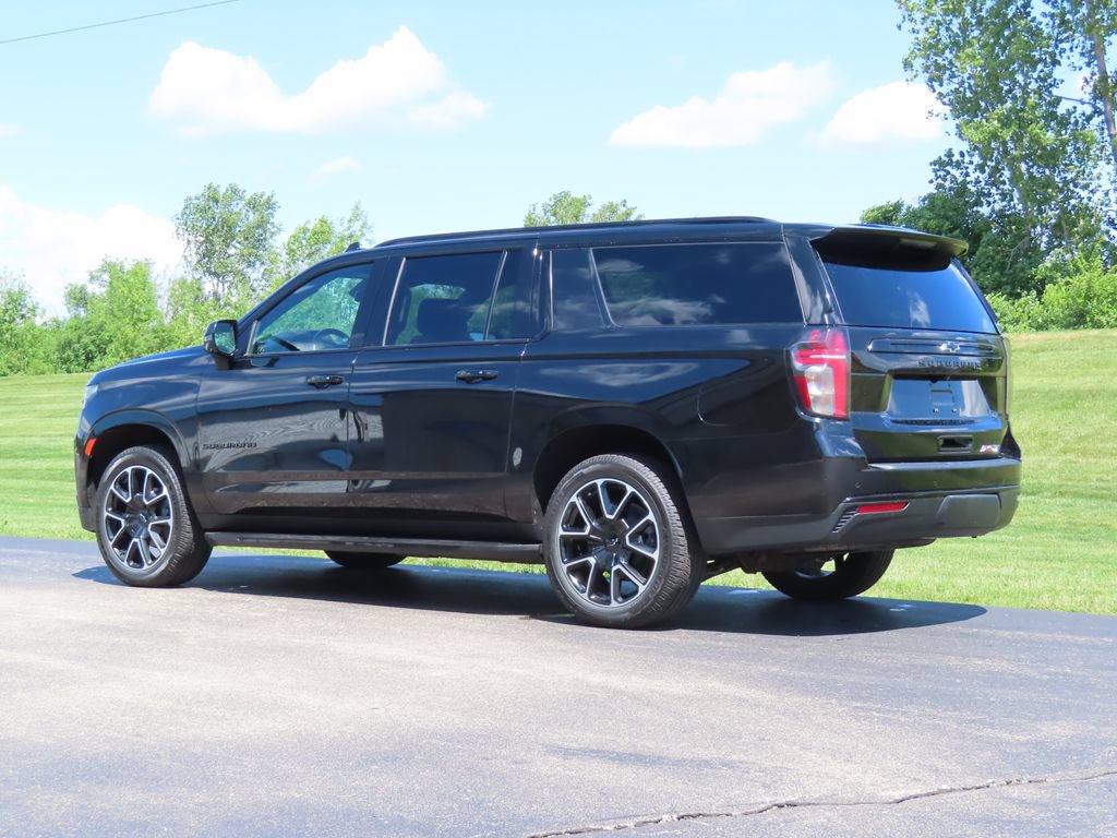 Certified 2024 Chevrolet Suburban RST w/ Luxury Package AWD/4WD image 28