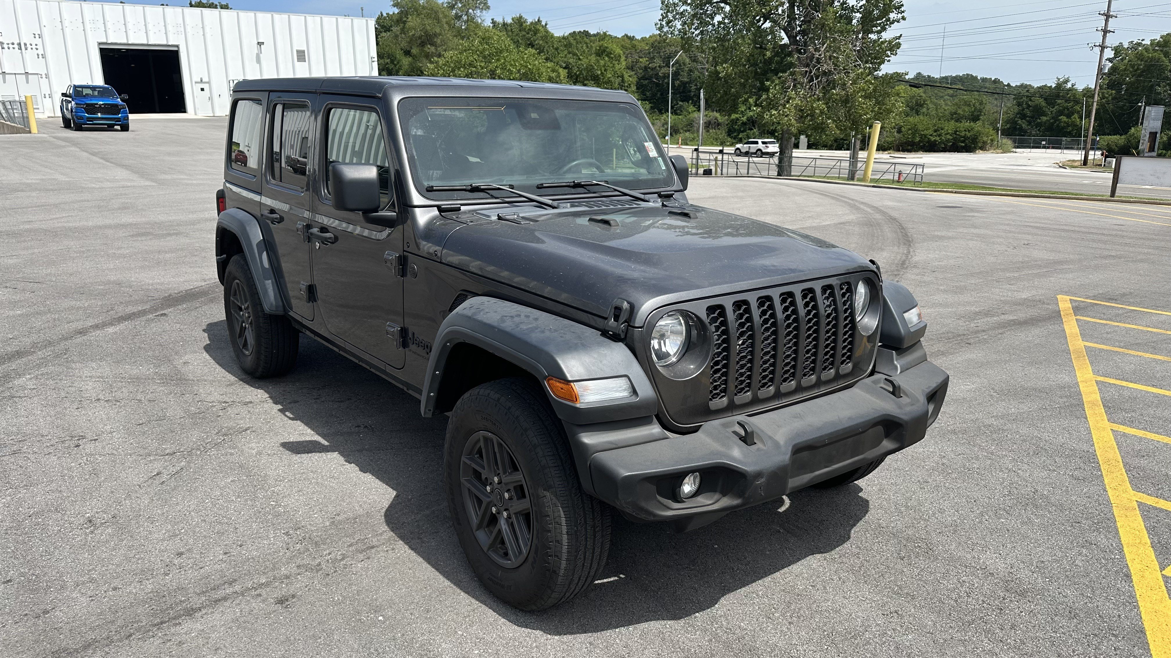 Used 2024 Jeep Wrangler Unlimited Sport AWD/4WD image 2