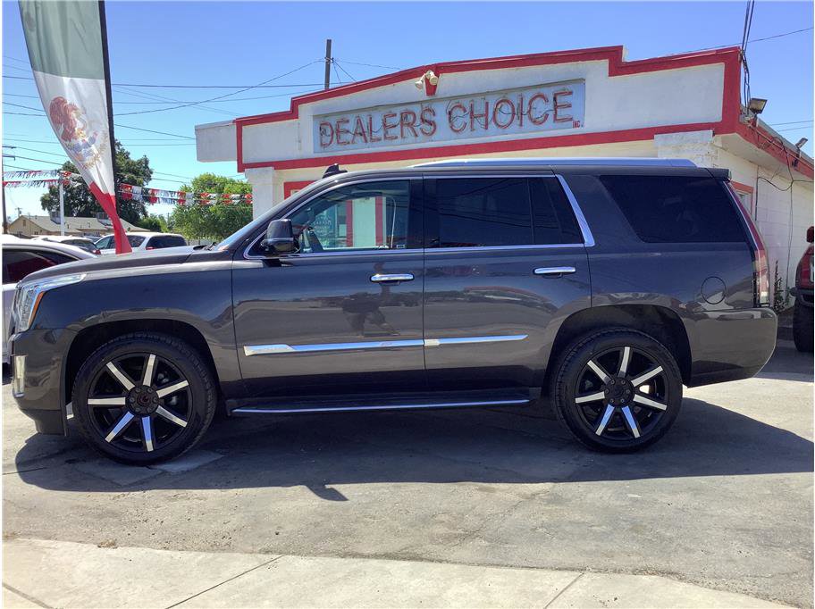 Used 2016 Cadillac Escalade Luxury RWD image 1