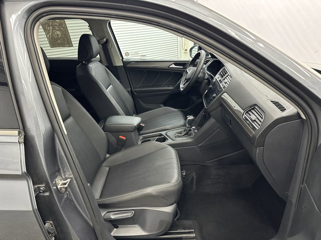 Used 2024 Volkswagen Tiguan SE image 14