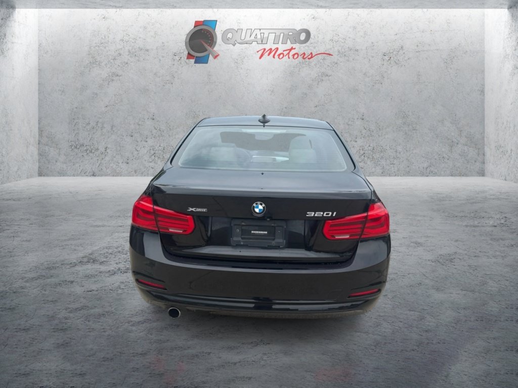 Used 2018 BMW 320i xDrive Sedan AWD/4WD image 4