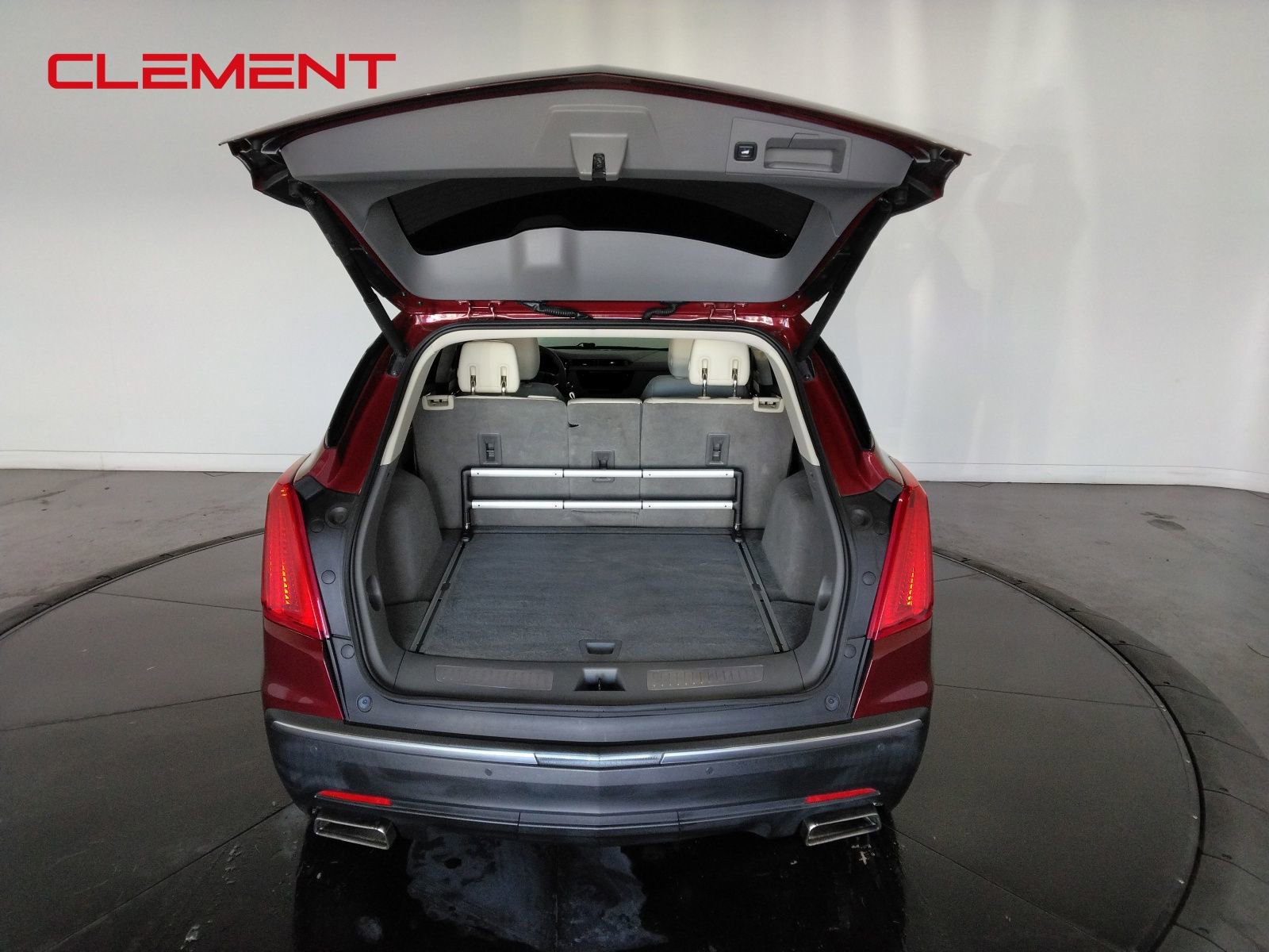 Used 2018 Cadillac XT5 Luxury w/ Driver Awareness Package image 9