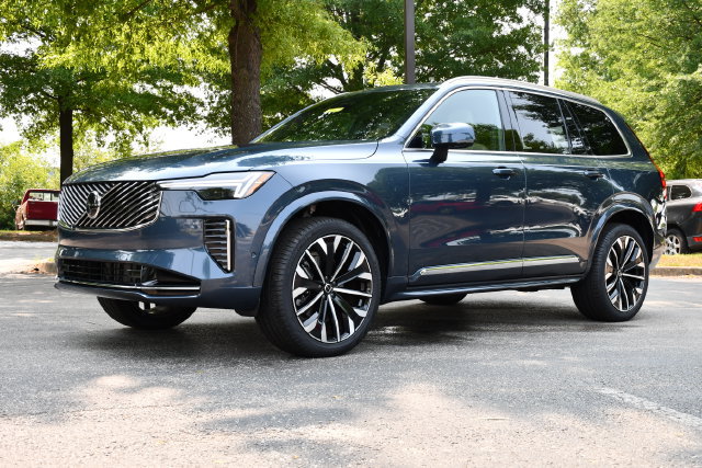 New 2026 Volvo XC90 B5 Plus w/ Protection Package Premier AWD/4WD image 3