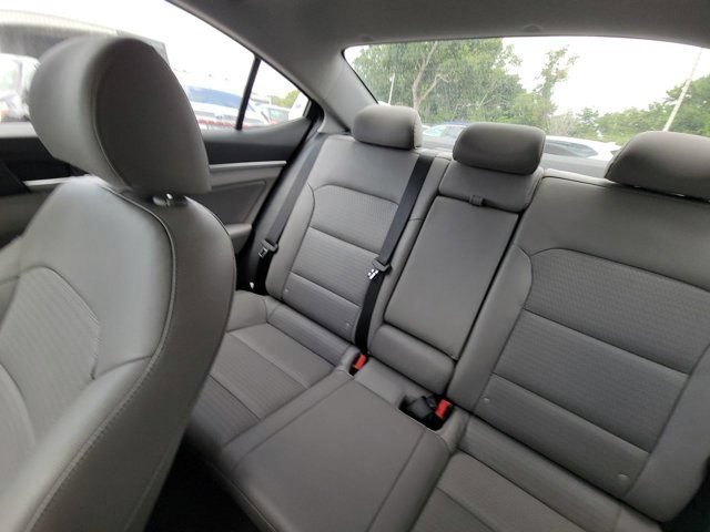 Used 2020 Hyundai Elantra Limited w/ Ultimate Package 03 FWD image 4