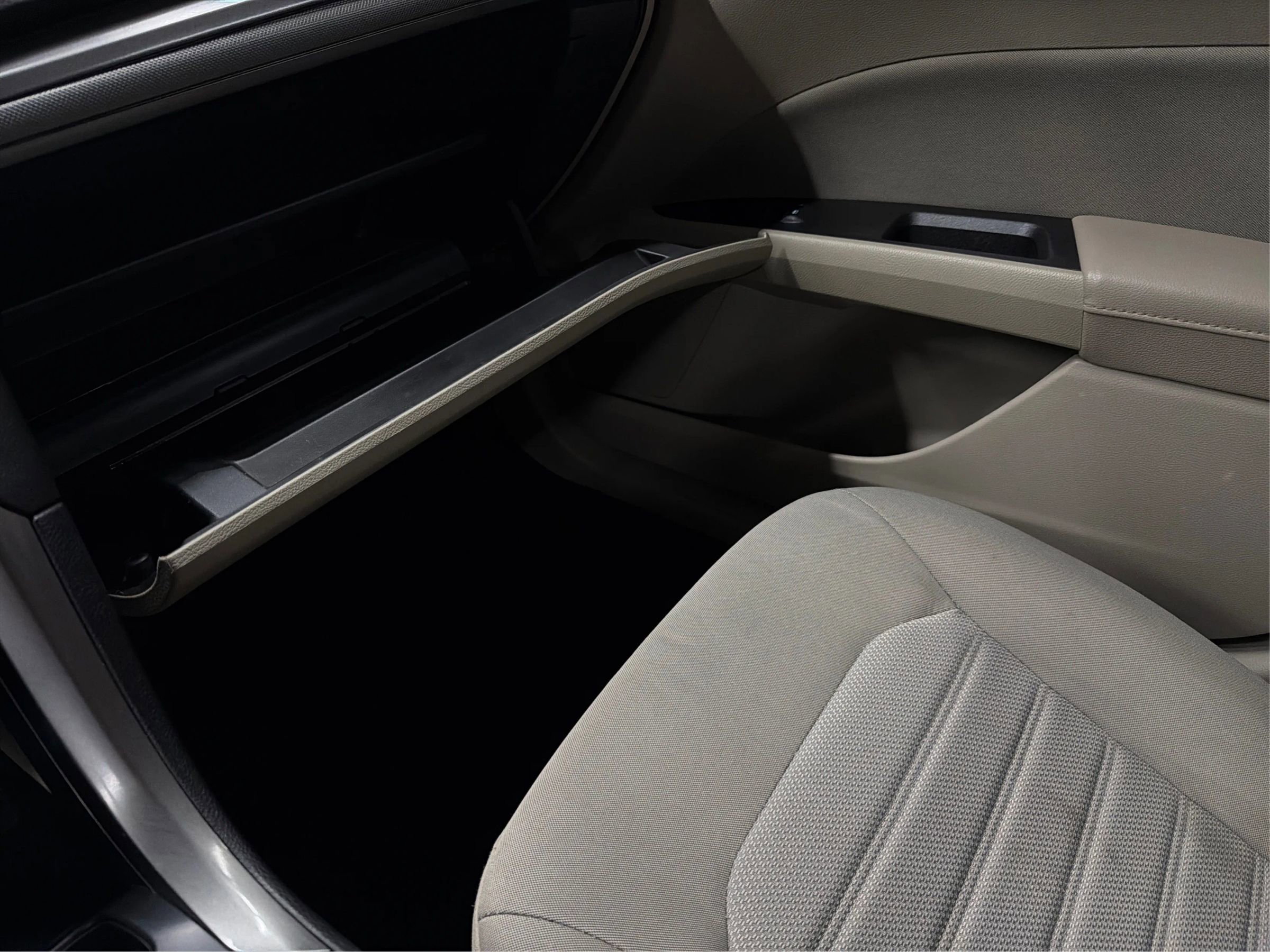 Used 2020 Ford Fusion SE FWD image 23