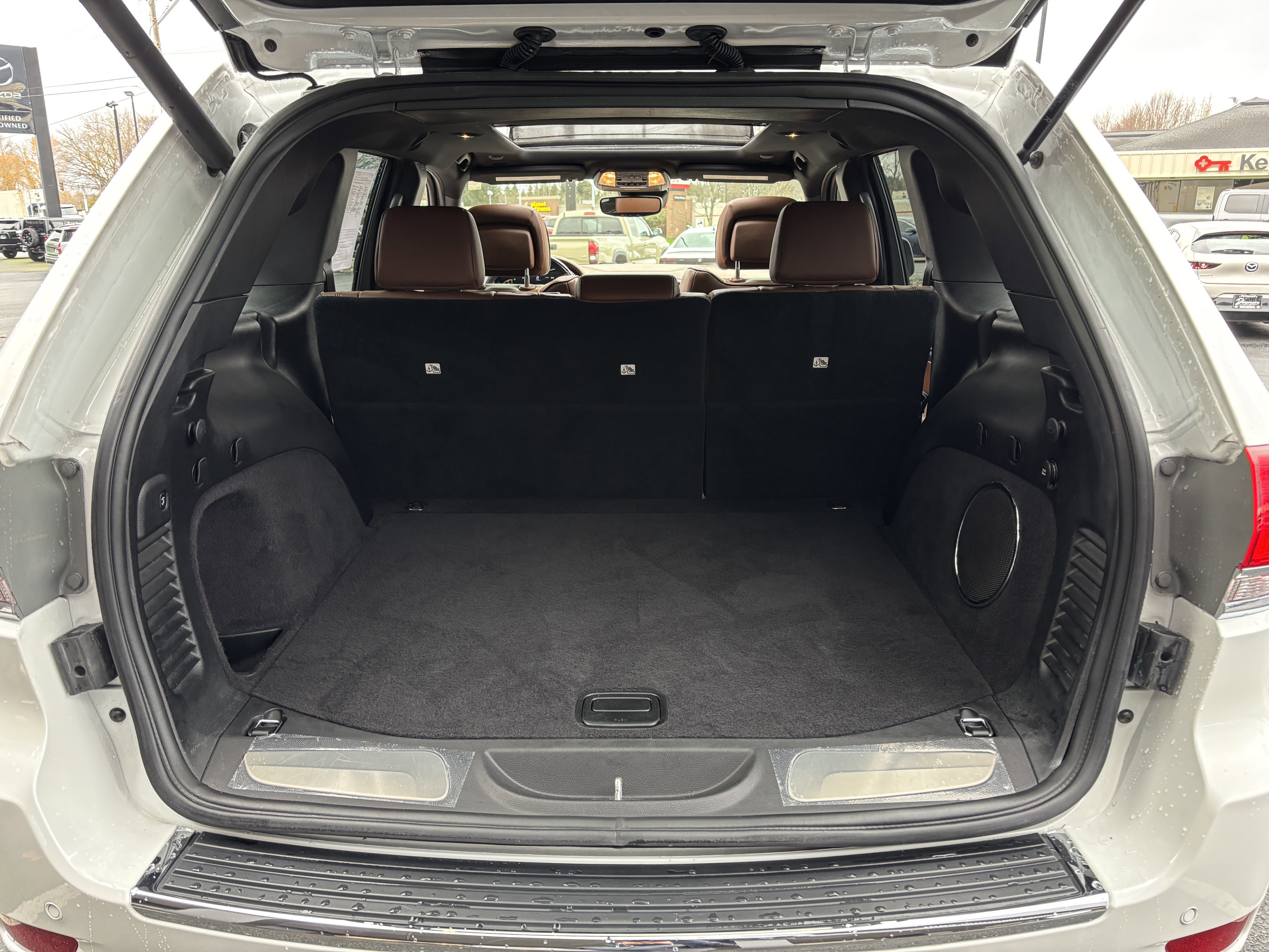 Used 2020 Jeep Grand Cherokee Overland image 16