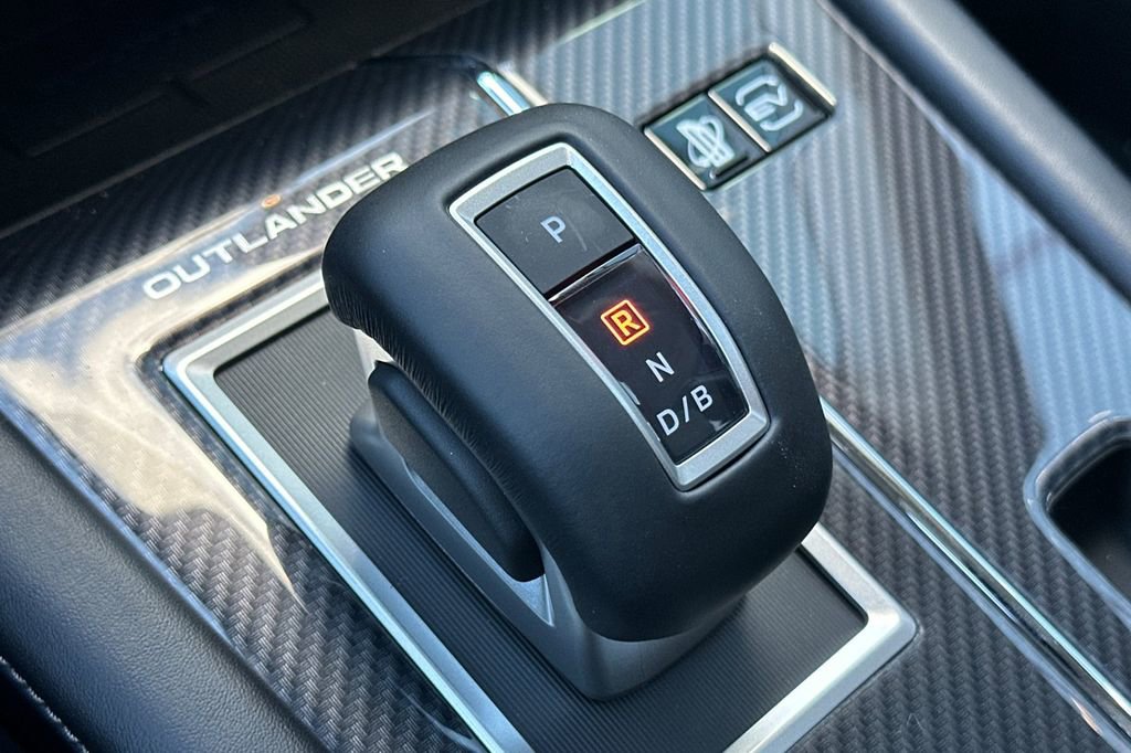 New 2025 Mitsubishi Outlander SE image 22