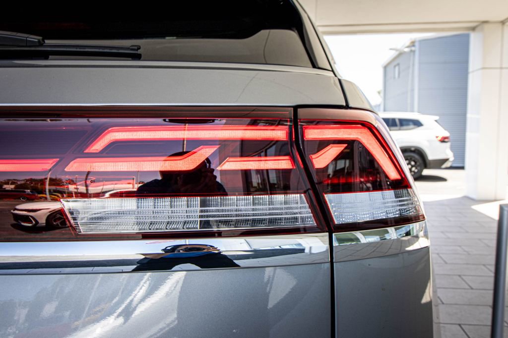 New 2026 Volkswagen Atlas Cross Sport SEL Premium R-Line AWD/4WD image 17