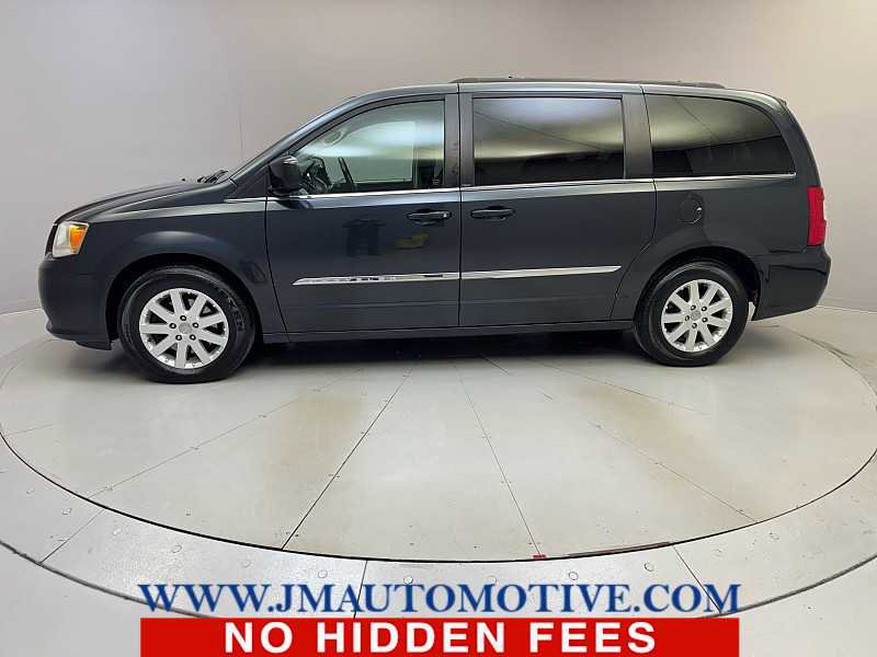 Used 2014 Chrysler Town & Country Touring image 2