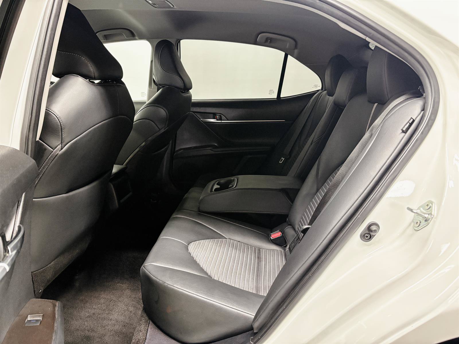 Used 2023 Toyota Camry SE FWD image 5