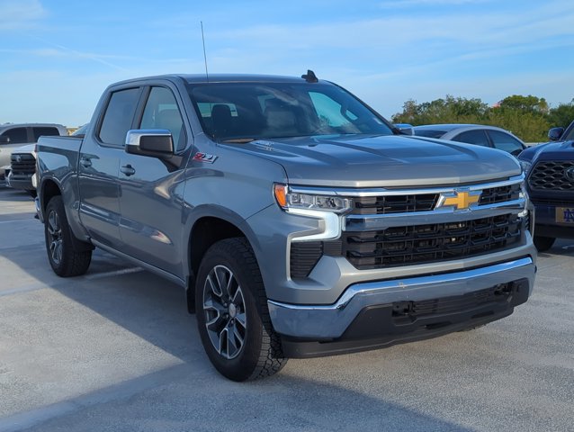 Used 2025 Chevrolet Silverado 1500 LT image 3