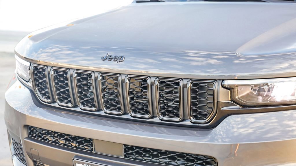 New 2025 Jeep Grand Cherokee L Altitude image 6
