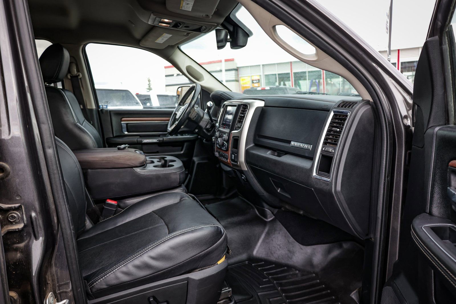 Used 2018 RAM 3500 Laramie w/ Protection Group image 29