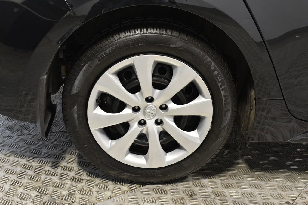 Used 2022 Toyota Corolla LE image 37