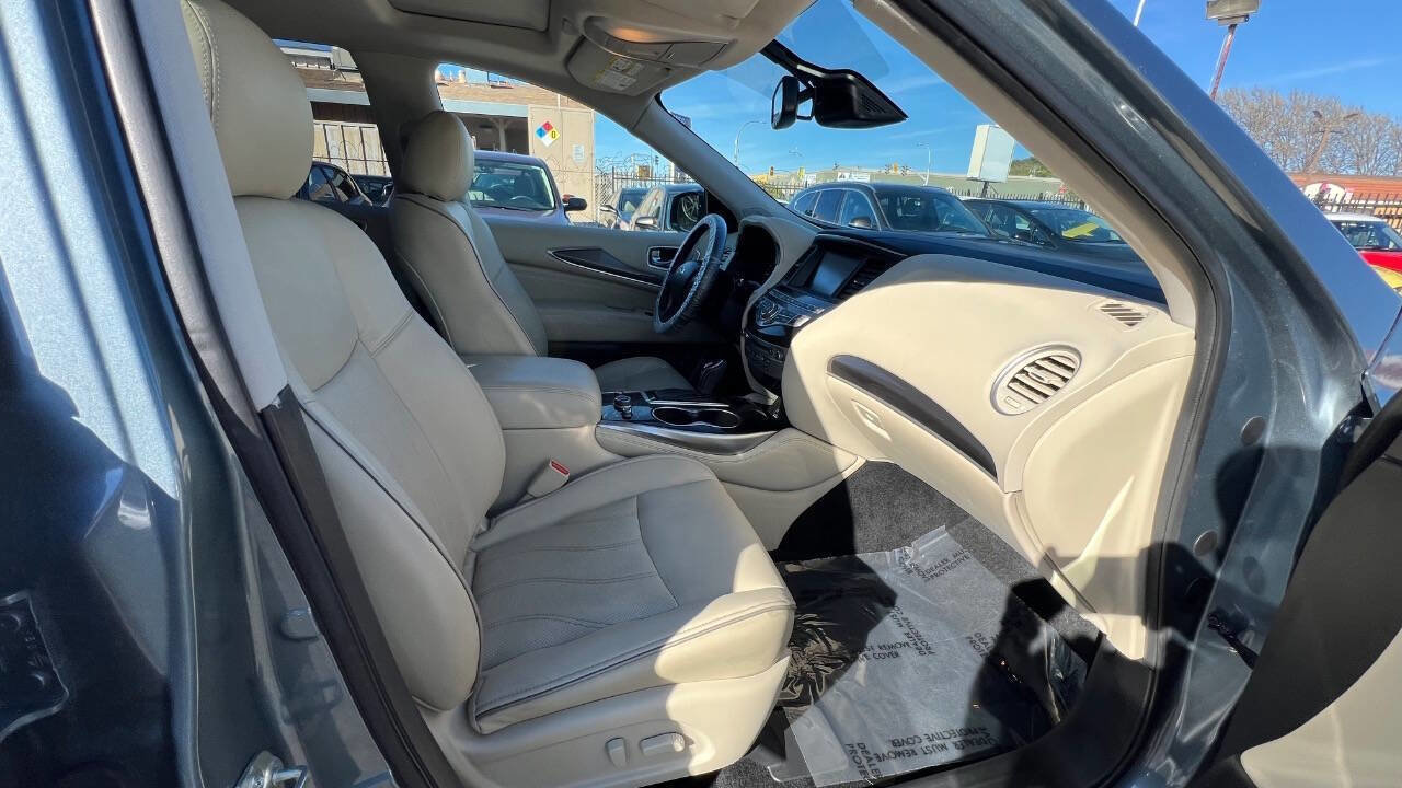 Used 2019 INFINITI QX60 Luxe w/ Essential Package image 16