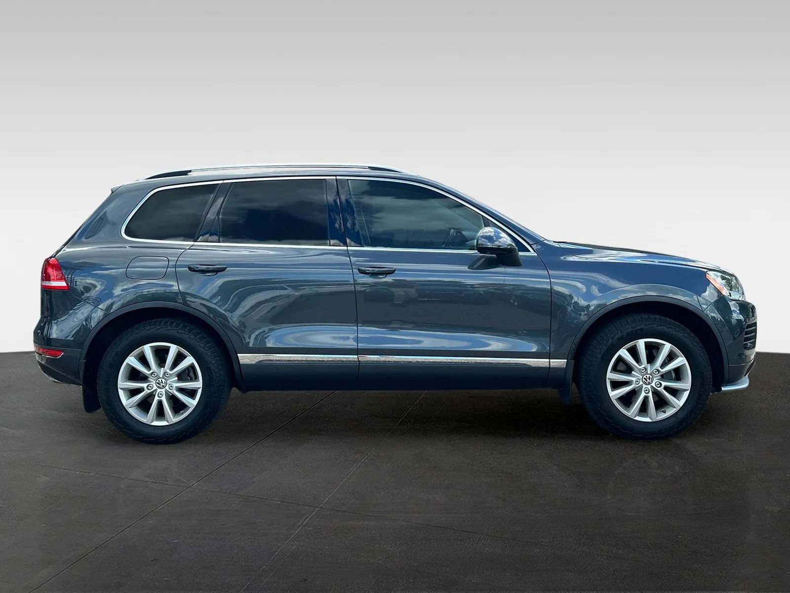 Used 2014 Volkswagen Touareg Sport AWD/4WD image 8