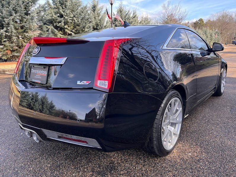 Used 2011 Cadillac CTS V RWD image 36