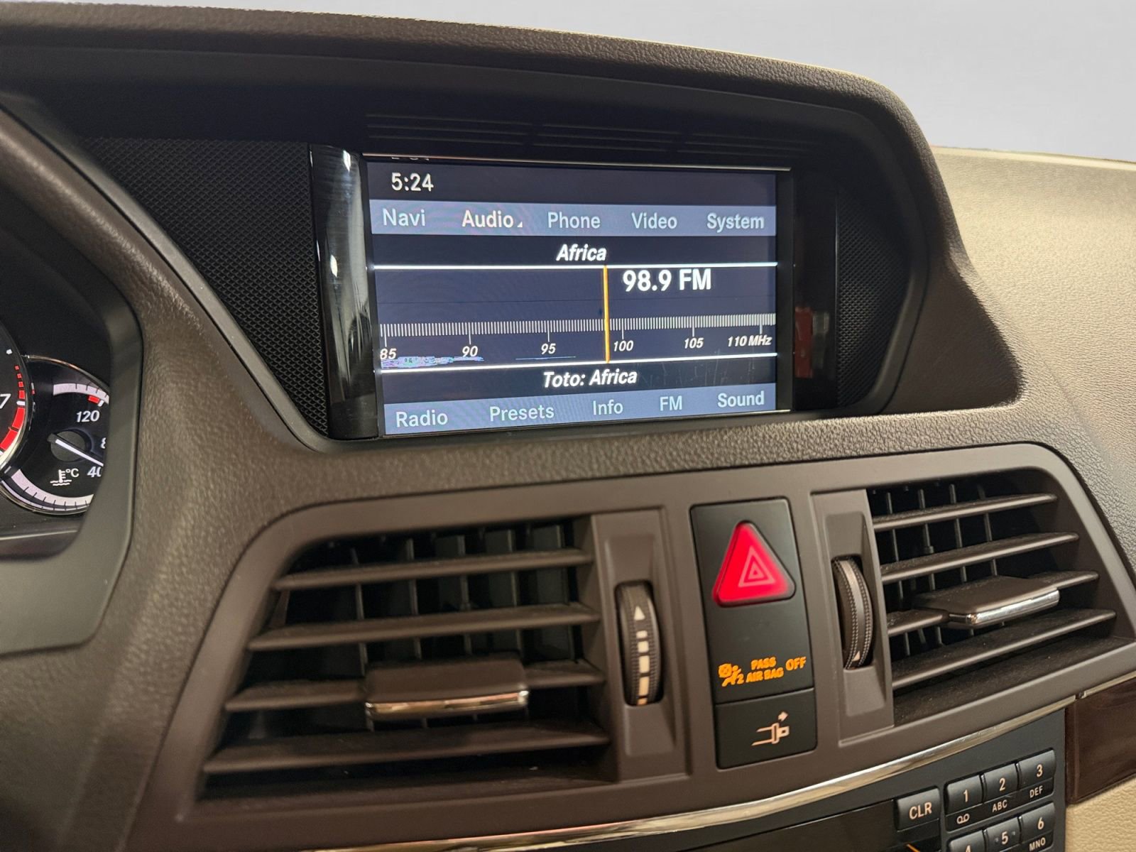 Used 2011 Mercedes-Benz E 350 Cabriolet image 29