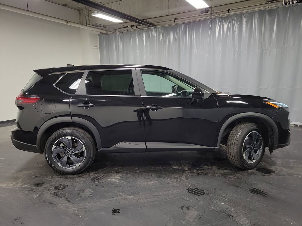 Used 2025 Nissan Rogue SV image 9