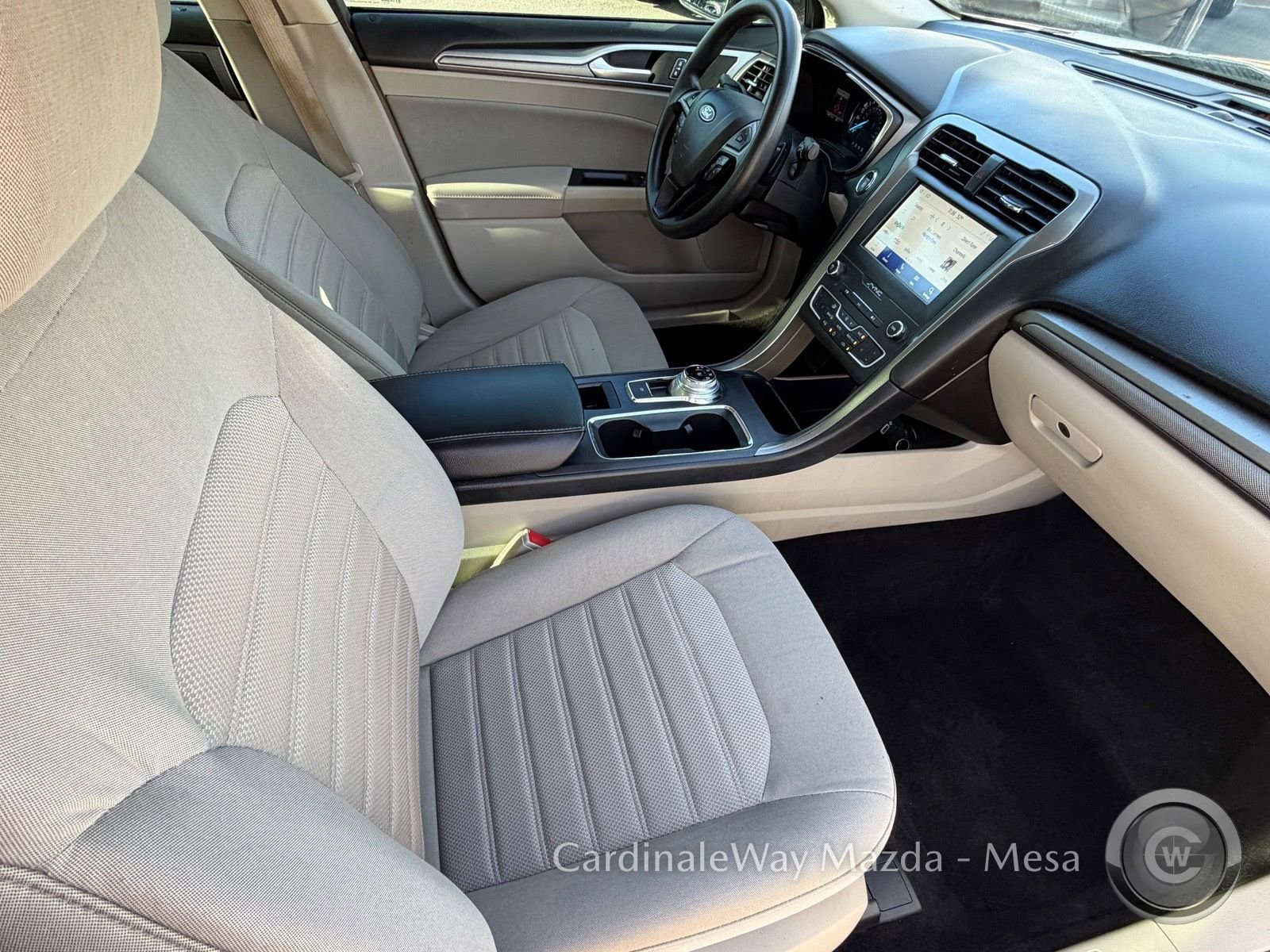 Used 2020 Ford Fusion SE image 12