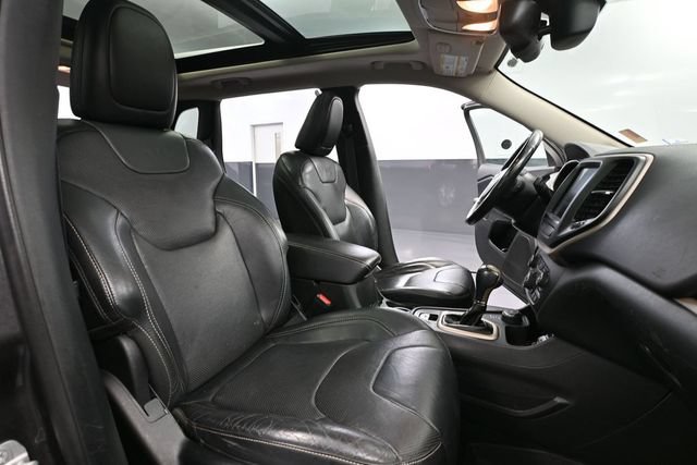 Used 2015 Jeep Cherokee Limited w/ Luxury Group AWD/4WD image 49