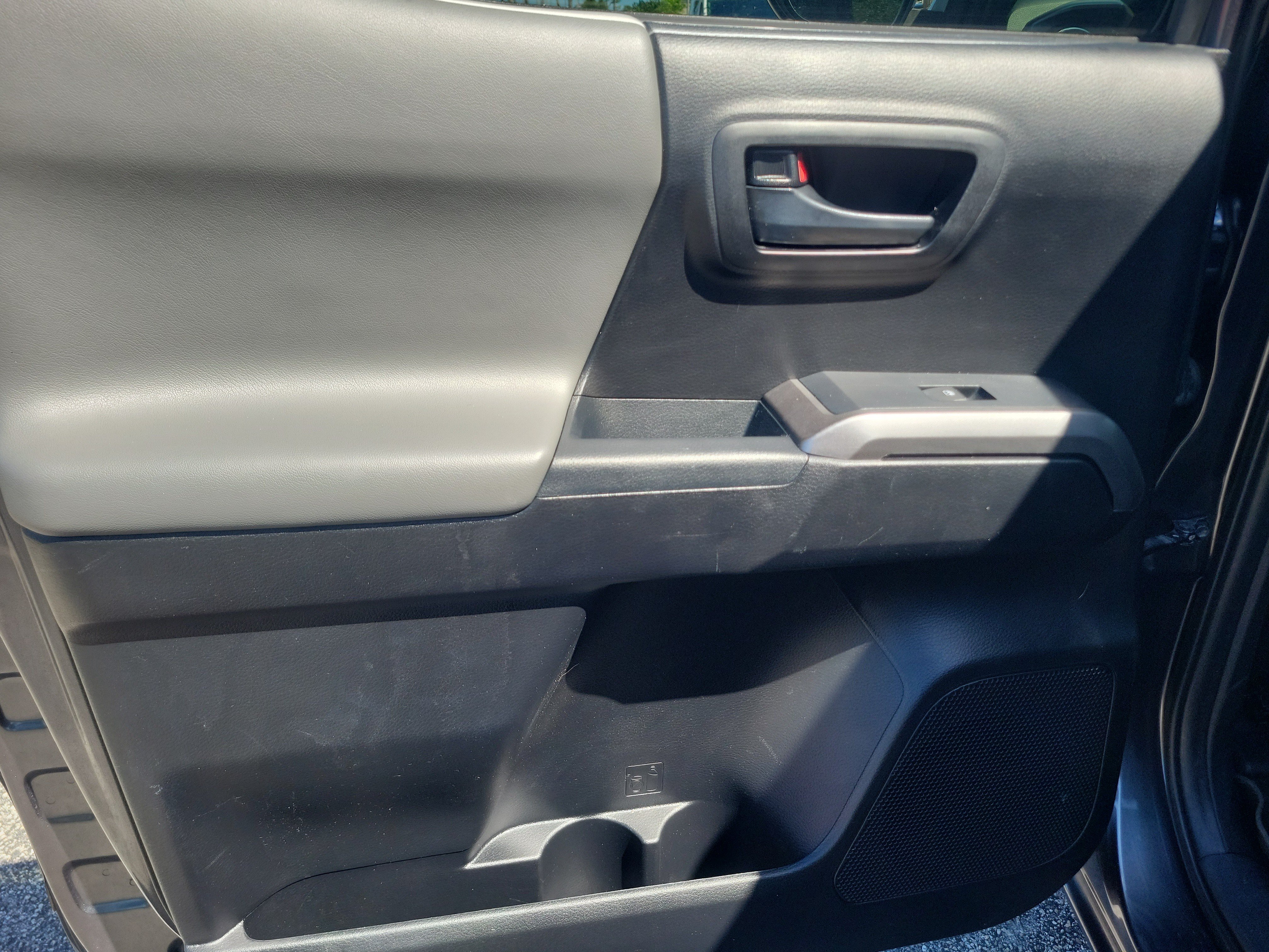 Used 2021 Toyota Tacoma SR5 RWD image 13