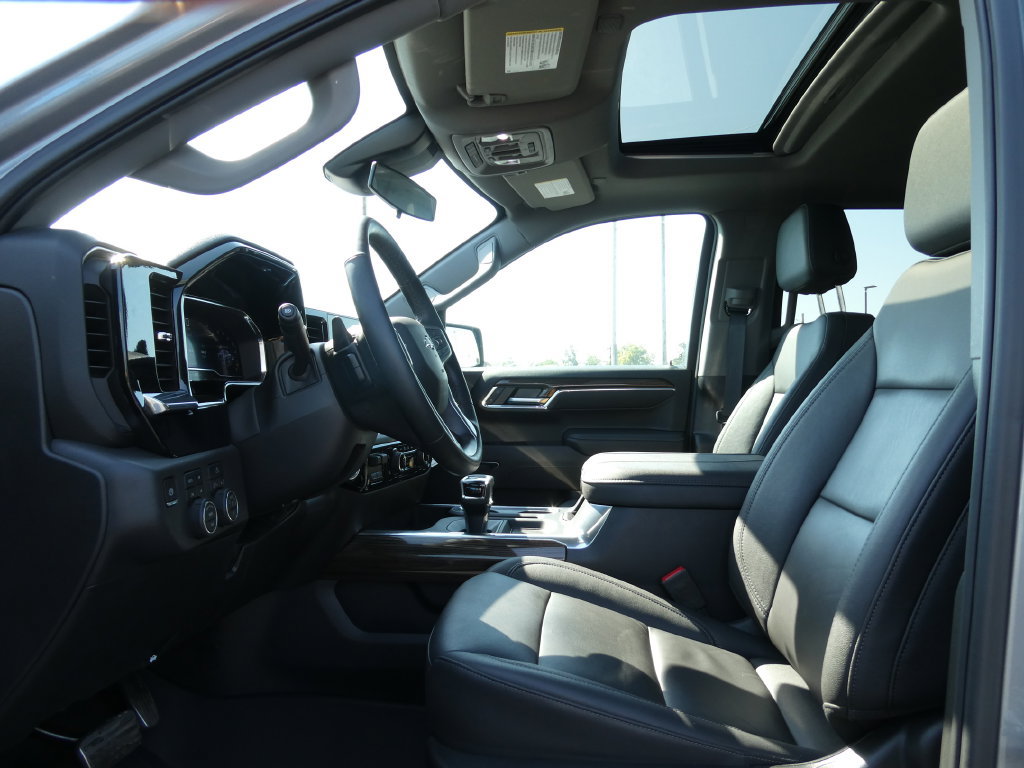 Used 2025 Chevrolet Silverado 1500 LT Trail Boss w/ Convenience Package II AWD/4WD image 22