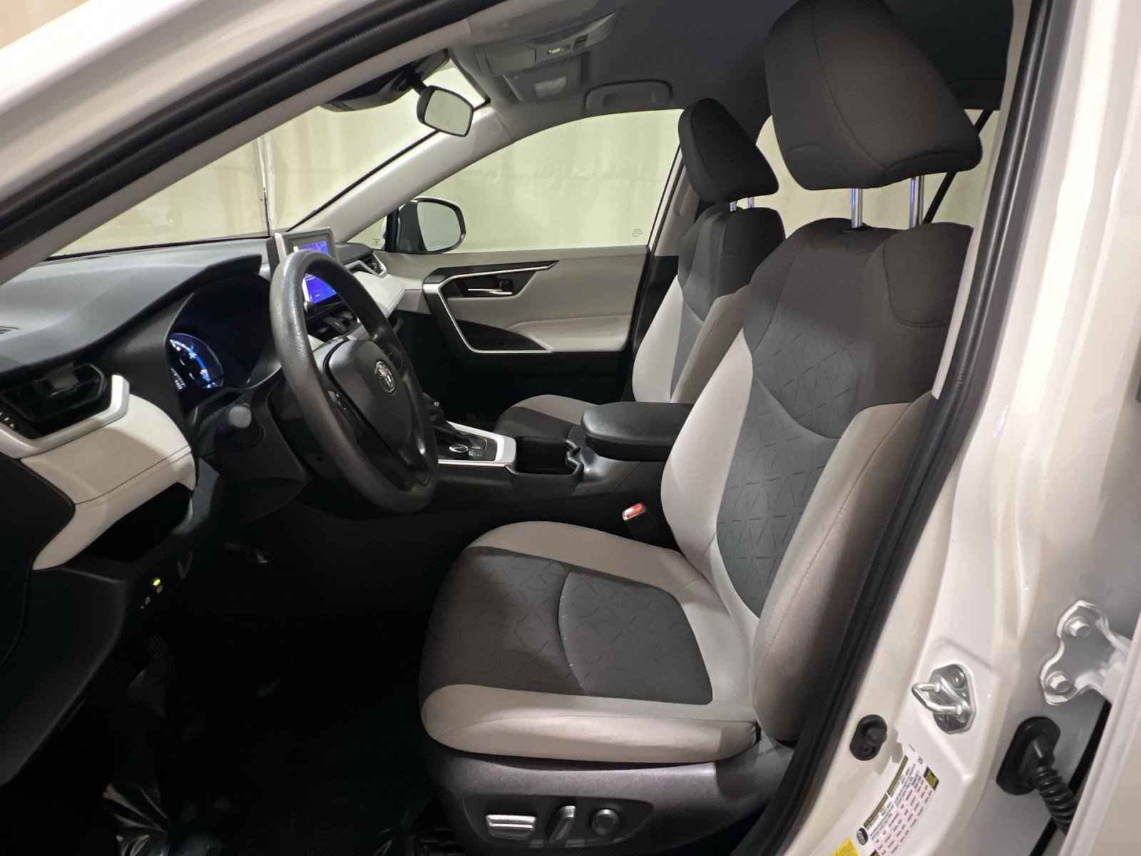 Used 2024 Toyota RAV4 XLE AWD/4WD image 15