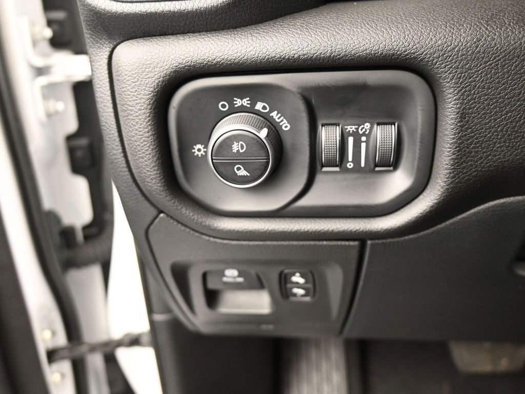 Used 2025 RAM 1500 Laramie image 36