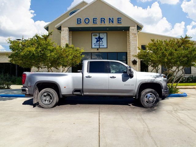 Used 2025 Chevrolet Silverado 3500 LTZ w/ LTZ Convenience Package image 3
