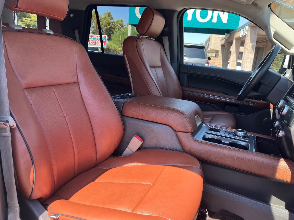 Used 2018 Ford Expedition XLT w/ Equipment Group 202A RWD image 38