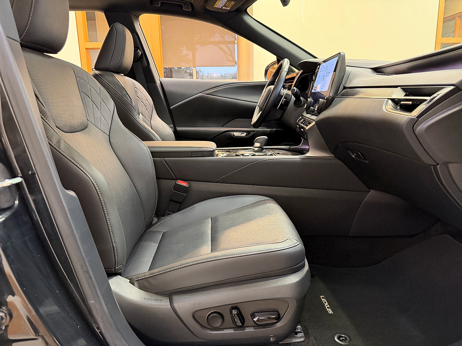 Used 2025 Lexus RX 350 Premium Plus w/ Accessory Package (Z1) FWD image 12