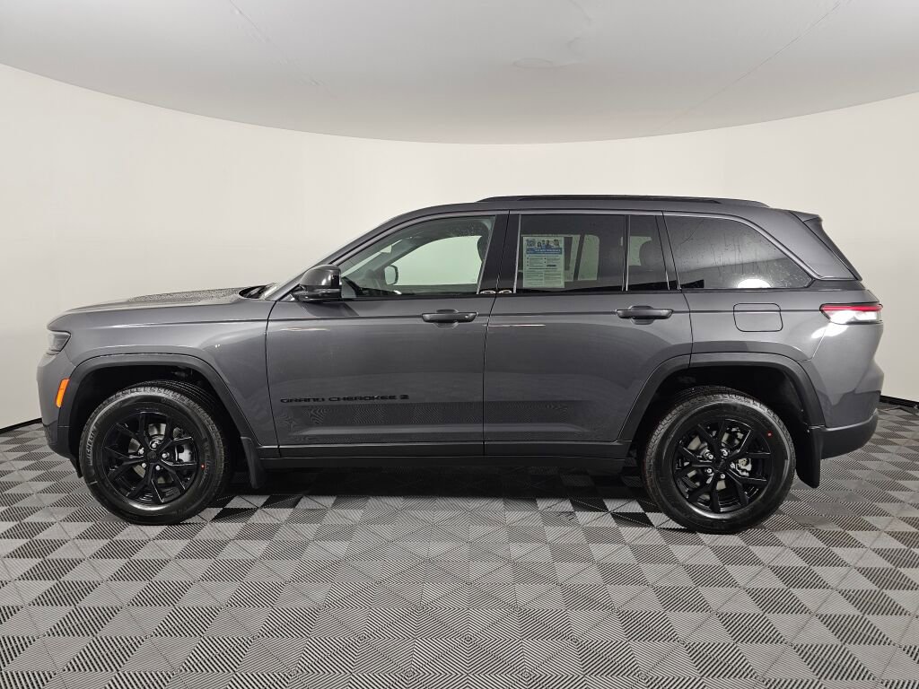 New 2026 Jeep Grand Cherokee Altitude image 7