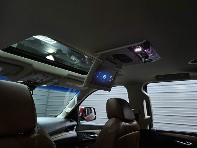 Used 2019 Cadillac Escalade Luxury AWD/4WD image 20