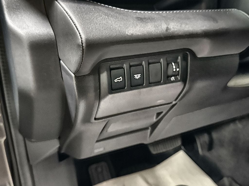 Used 2025 Subaru Ascent Limited AWD/4WD image 16