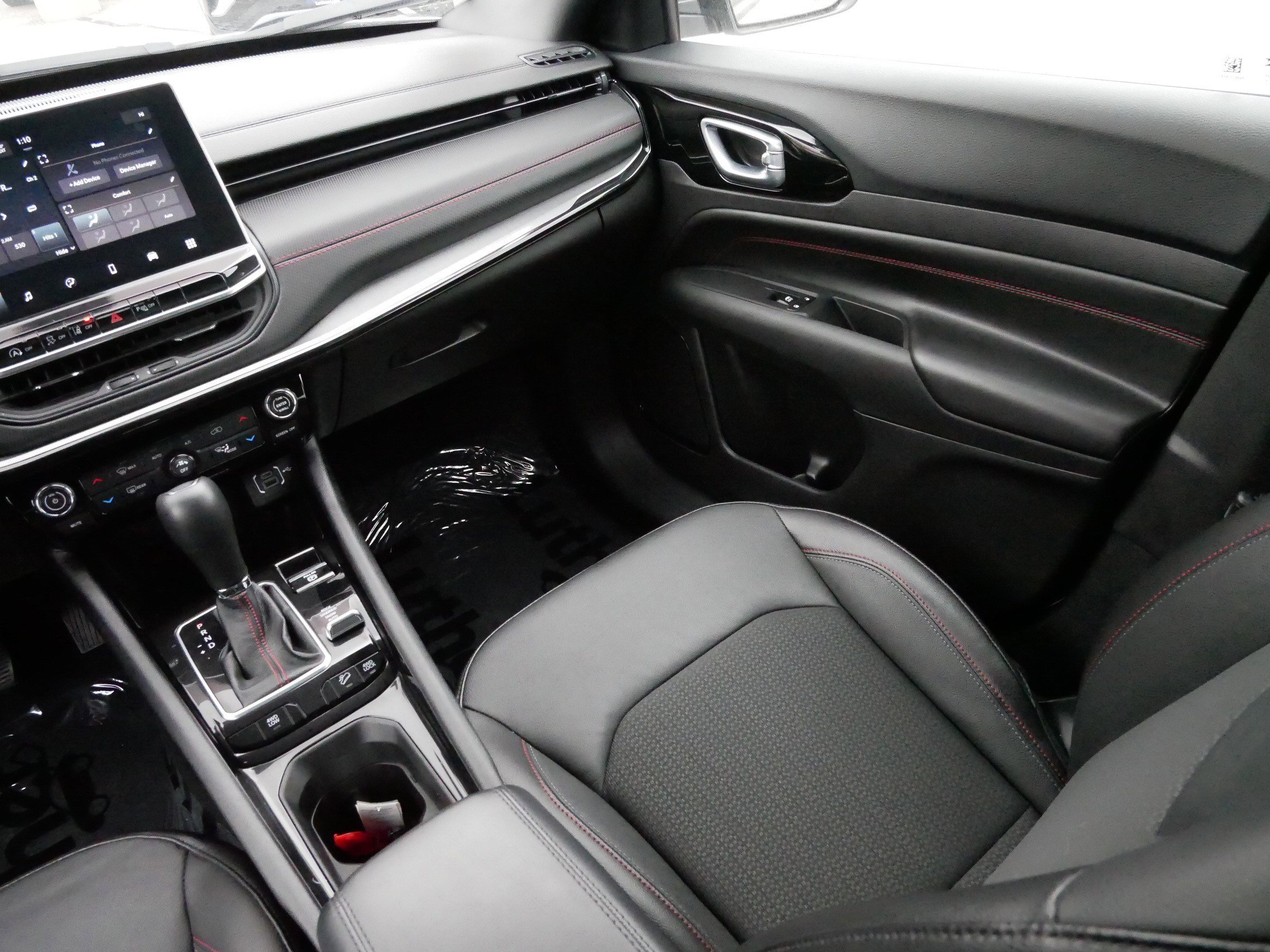 Used 2024 Jeep Compass Trailhawk image 11