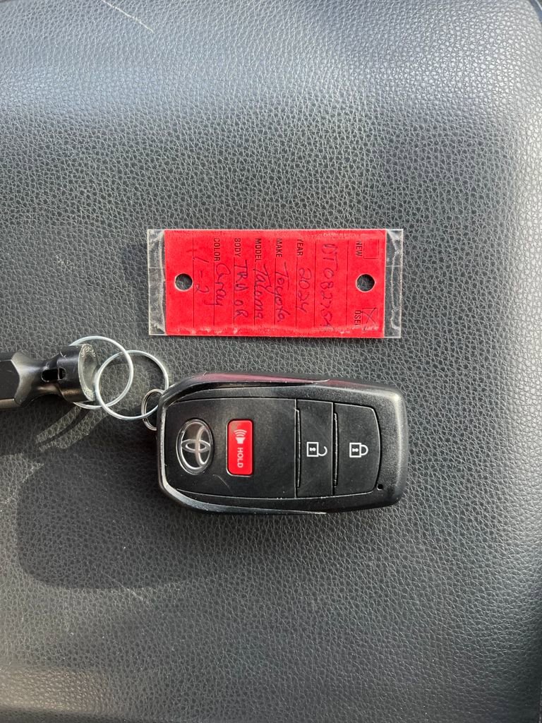 Used 2024 Toyota Tacoma TRD Off-Road image 28