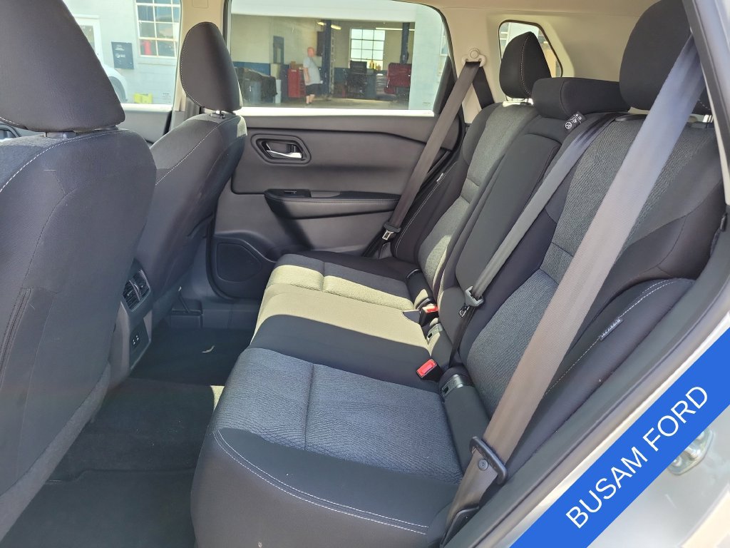 Used 2025 Nissan Rogue SV FWD image 12