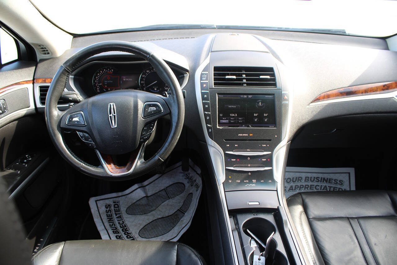 Used 2013 Lincoln MKZ FWD image 10