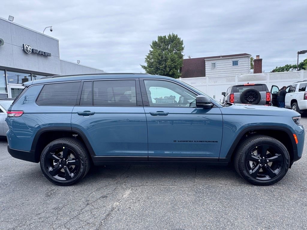 New 2026 Jeep Grand Cherokee L Limited w/ Limited Altitude Package AWD/4WD image 8