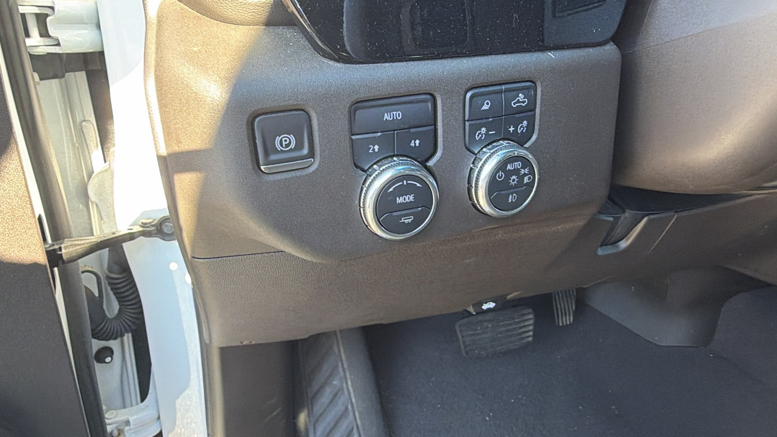 Used 2025 GMC Sierra 1500 SLT AWD/4WD image 25