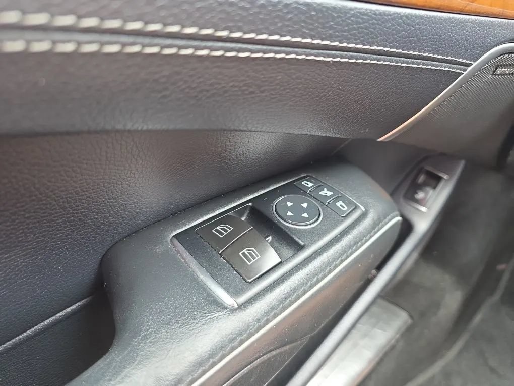 Used 2013 Mercedes-Benz SL 63 AMG image 25