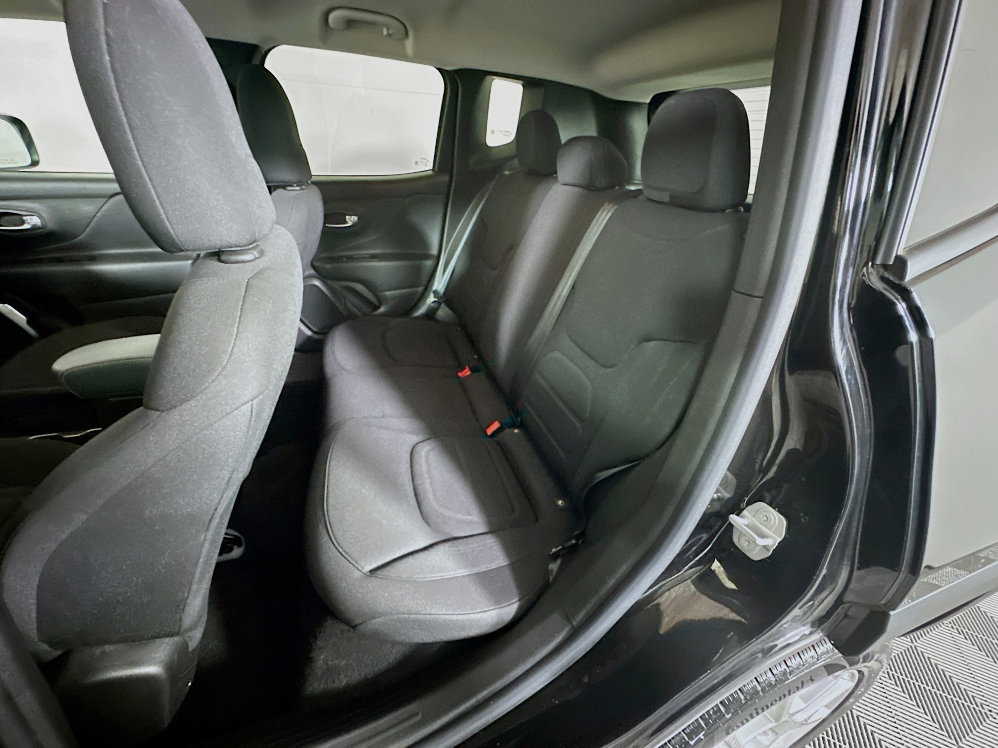 Used 2022 Jeep Renegade Latitude AWD/4WD image 25