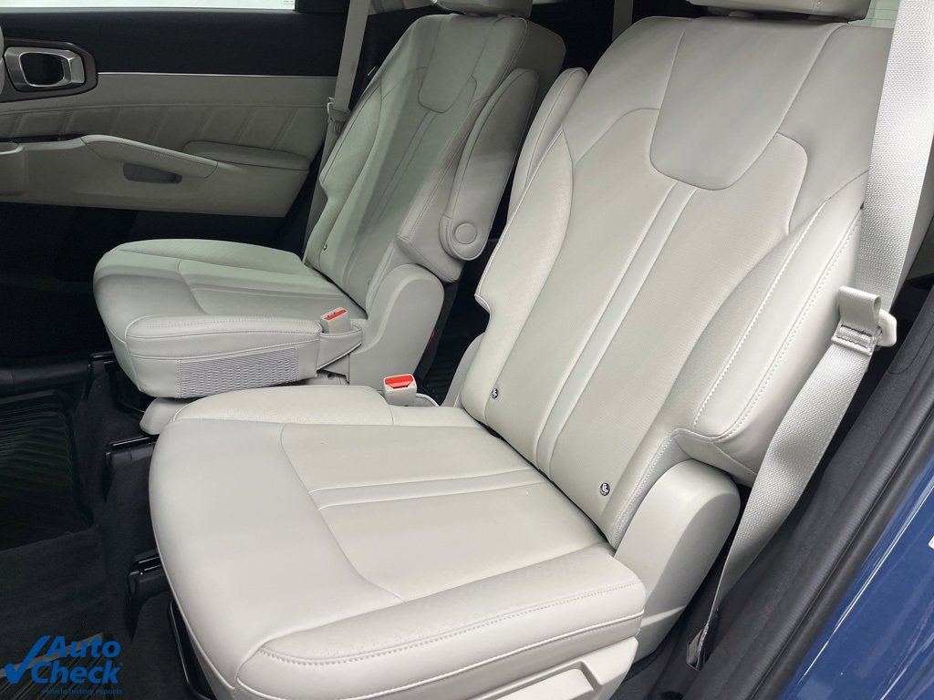 Used 2025 Kia Sorento SX image 21