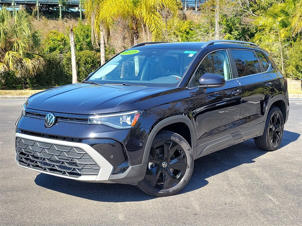 Certified 2025 Volkswagen Taos SE image 1